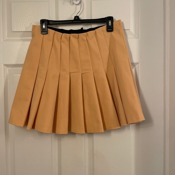 NEW ZARA Peach Pleated Skirt. Size Large. - Picture 4 of 10